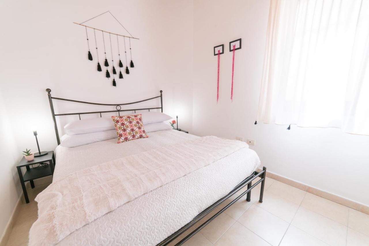Yenne Rooms Wifi-Ac Cagliari Exterior foto