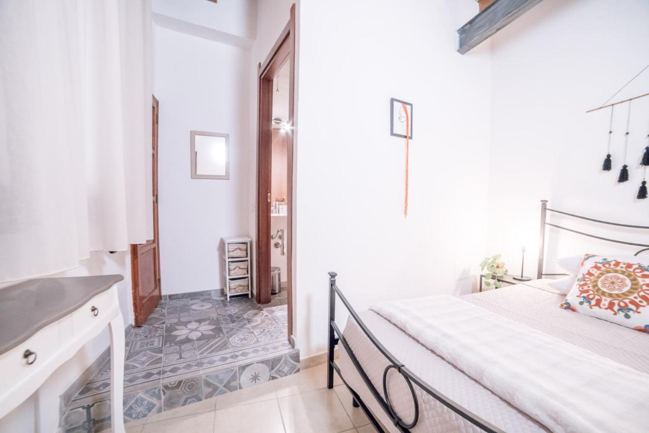 Yenne Rooms Wifi-Ac Cagliari Exterior foto