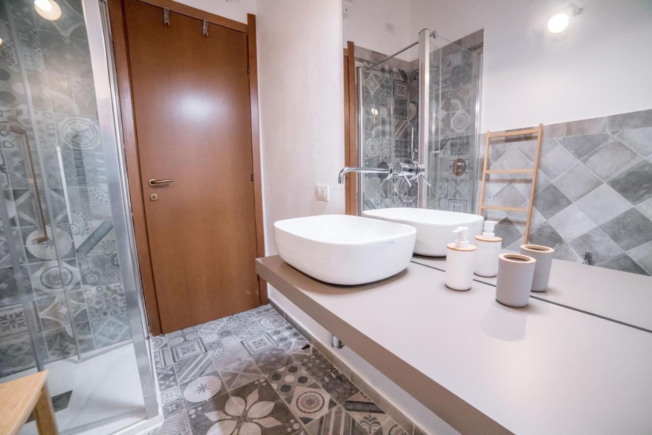 Yenne Rooms Wifi-Ac Cagliari Exterior foto